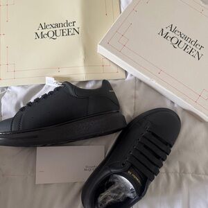 Alexander McQueen Men's Black Leather Sneakers